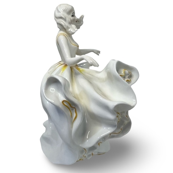 Vintage 1974 Royal Doulton Figurine “Sweet Seventeen” HN 2734 - Picture 4 of 6